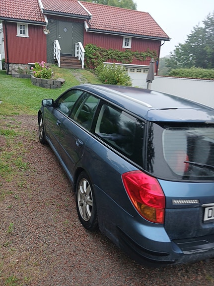 Subaru Legacy 3 of 9