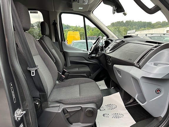 Ford Transit 26 of 30
