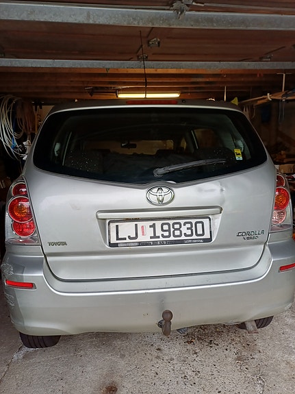 Toyota Corolla Verso 4 of 4