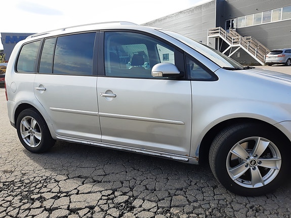 Volkswagen Touran 5 of 6