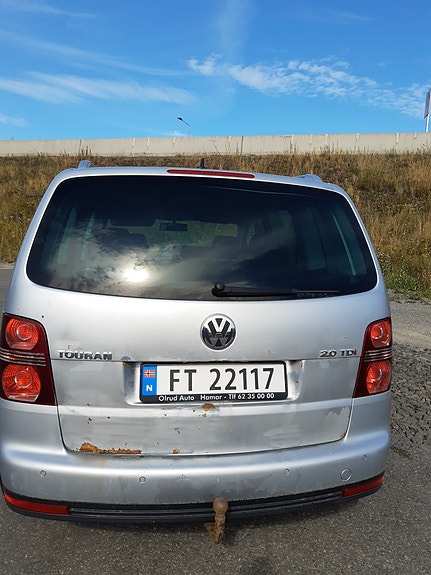 Volkswagen Touran 4 of 6