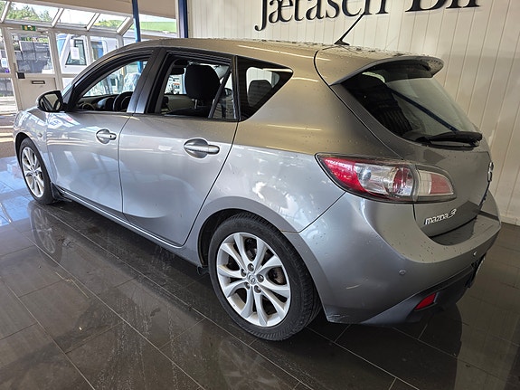 Mazda 3 3 of 5