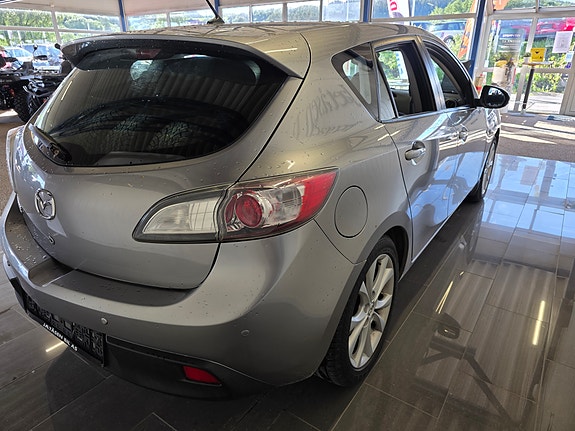 Mazda 3 4 of 5