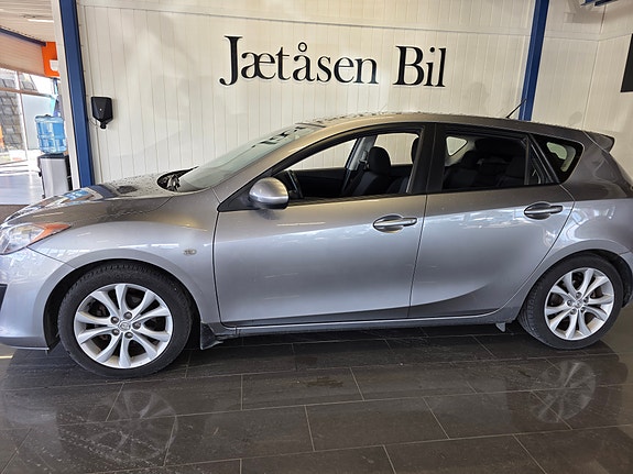 Mazda 3 2 of 5