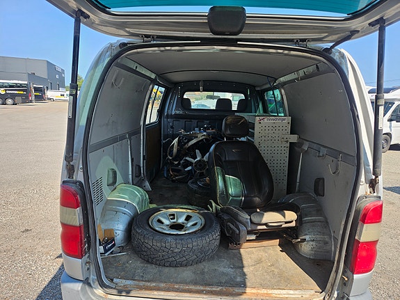 Toyota HiAce 10 of 23