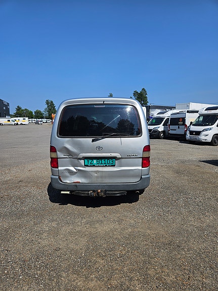Toyota HiAce 3 of 23