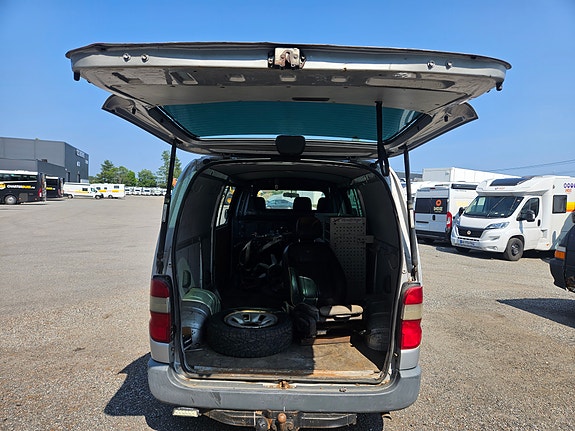 Toyota HiAce 12 of 23