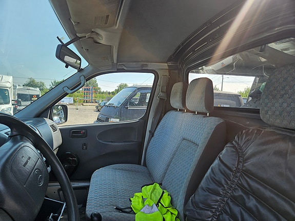 Toyota HiAce 16 of 23