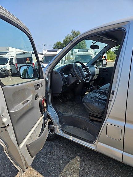 Toyota HiAce 19 of 23