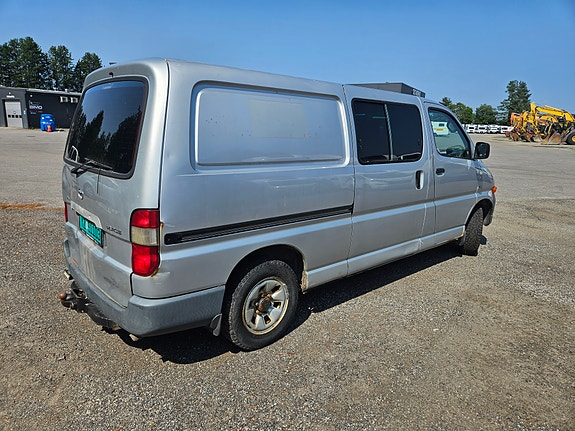 Toyota HiAce 2 of 23