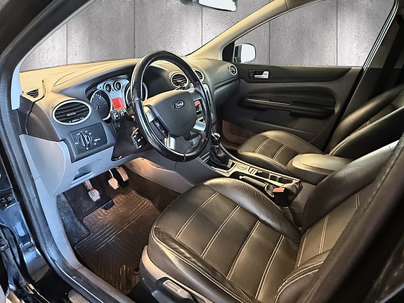 Ford Focus 9 of 15