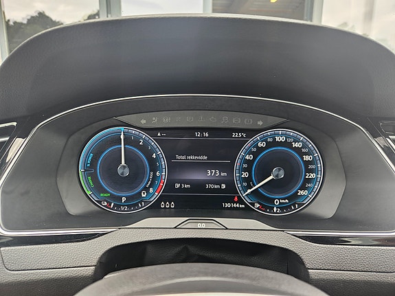 Volkswagen Passat 6 of 17