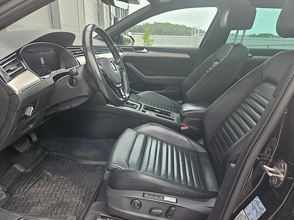 Volkswagen Passat 10 of 17
