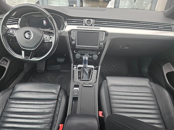 Volkswagen Passat 8 of 17
