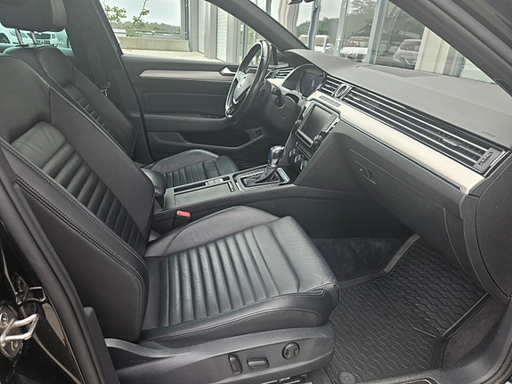 Volkswagen Passat 11 of 17