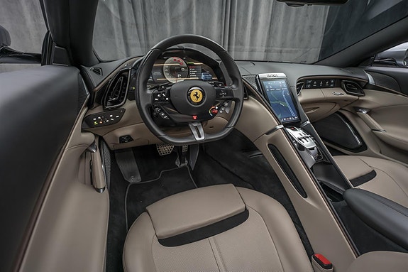 Ferrari Roma Spider 16 of 30