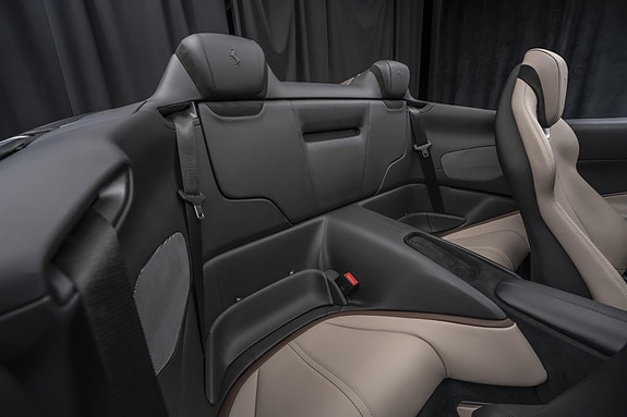 Ferrari Roma Spider 29 of 30