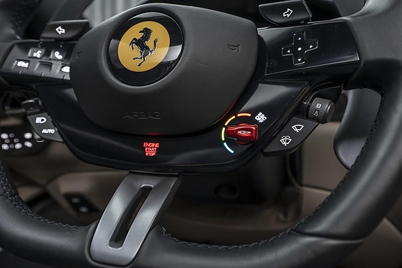 Ferrari Roma Spider 19 of 30