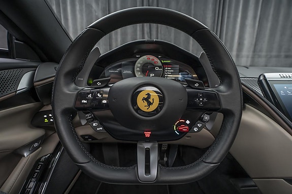 Ferrari Roma Spider 17 of 30