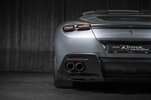 Ferrari Roma Spider 15 of 30