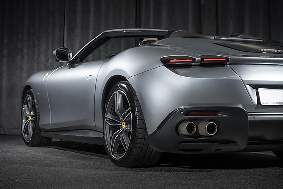Ferrari Roma Spider 14 of 30