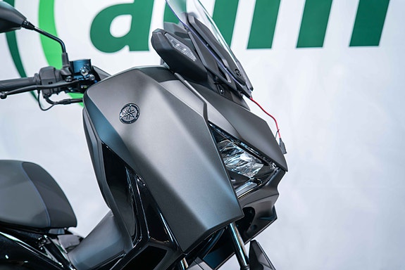 Yamaha XMAX 300 med toppboks og varmeholker for kun 2000 kr! 4 of 5