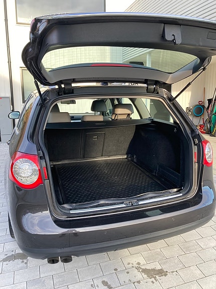 Volkswagen Passat 8 of 12