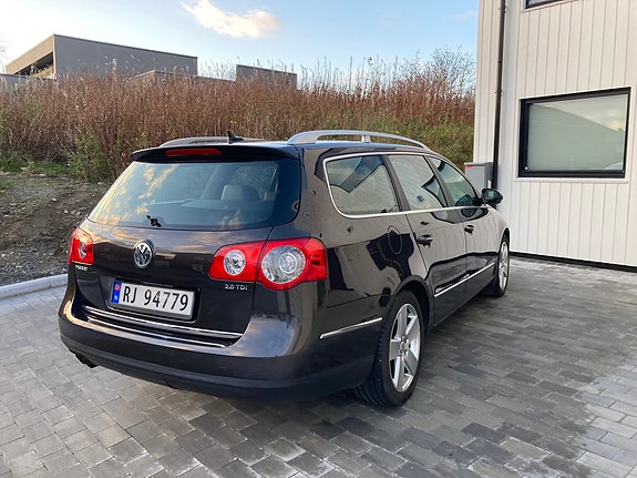 Volkswagen Passat 2 of 12