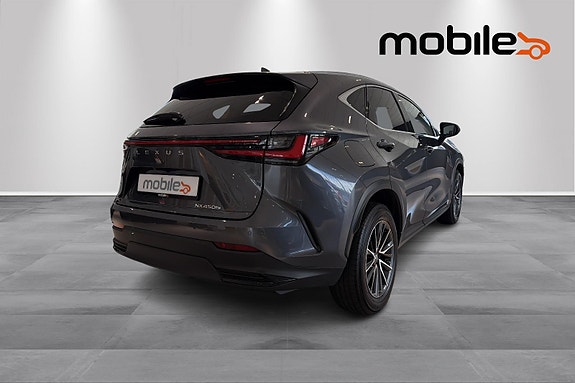 Lexus NX450h 4 of 5