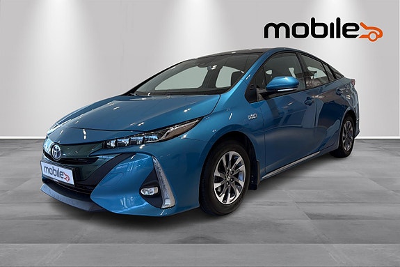 Toyota Prius Plug-in Hybrid 2 of 5