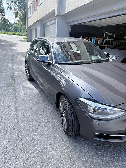 BMW 116d 2 of 5