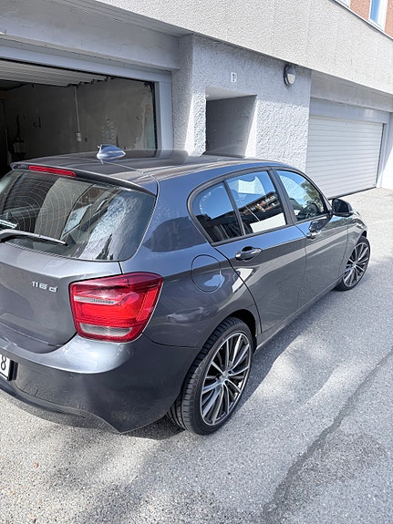BMW 116d 3 of 5