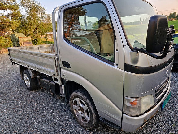Toyota Dyna 100 3 of 5