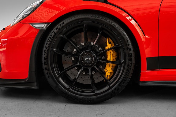 Porsche 911 GT3 RS 13 of 30