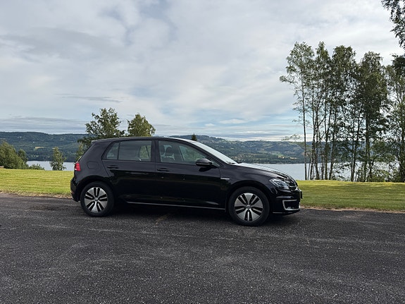 Volkswagen e-Golf VII 3 of 5