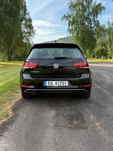 Volkswagen e-Golf VII 2 of 5