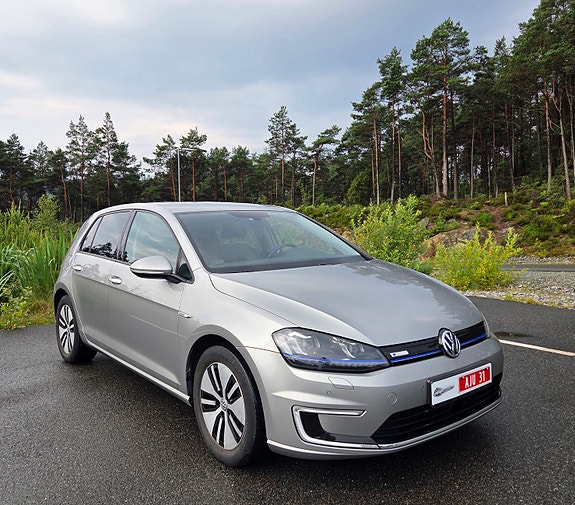 Volkswagen e-Golf VII 2 of 5