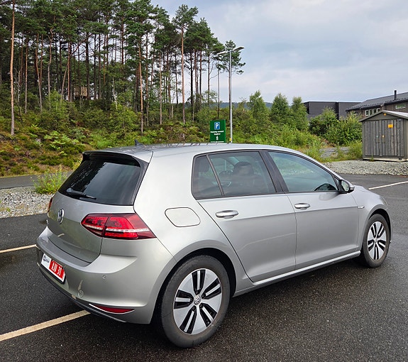 Volkswagen e-Golf VII 5 of 5