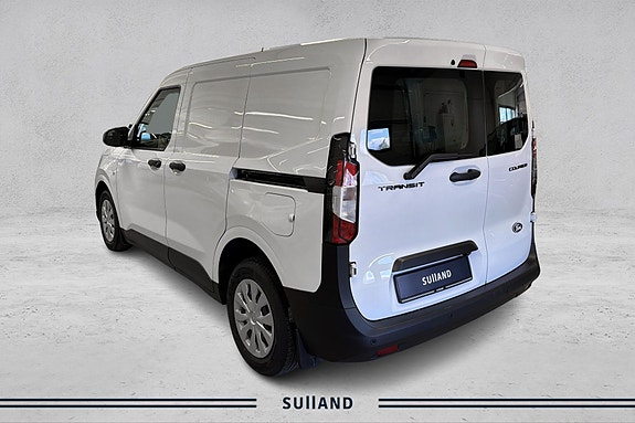 Ford Transit Courier 3 of 5