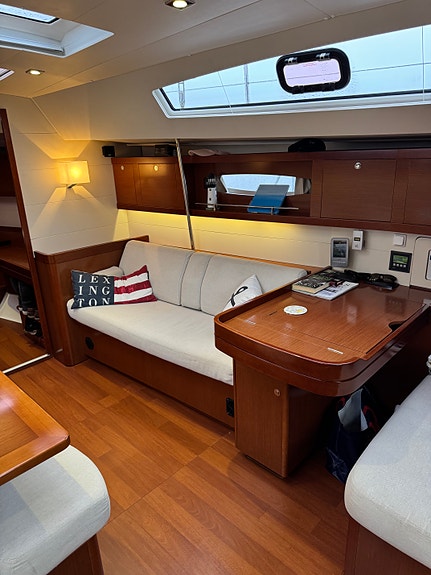 Beneteau Oceanis 50 - super seilbåt og hytte på vannet 8 of 15