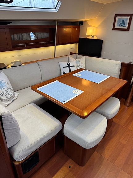 Beneteau Oceanis 50 - super seilbåt og hytte på vannet 7 of 15