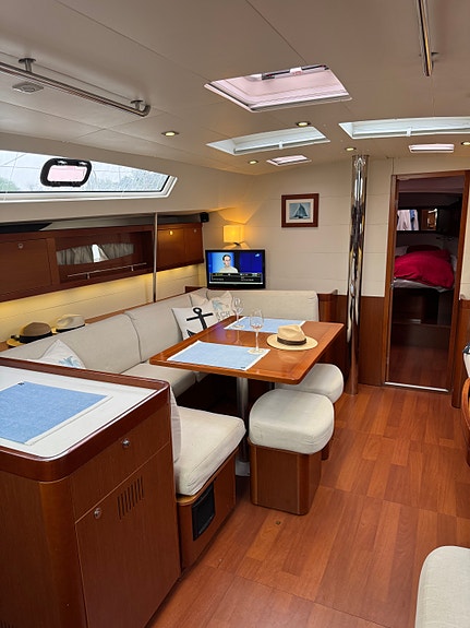 Beneteau Oceanis 50 - super seilbåt og hytte på vannet 6 of 15