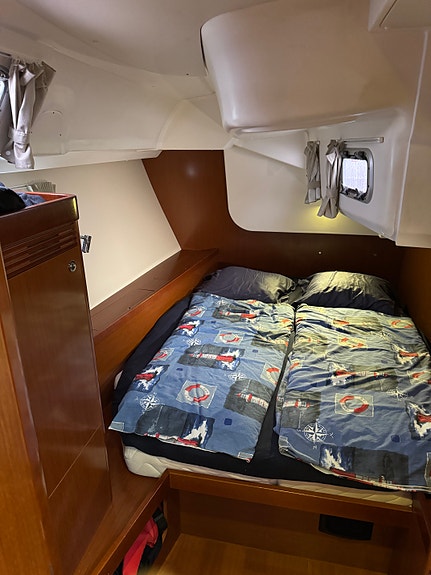 Beneteau Oceanis 50 - super seilbåt og hytte på vannet 14 of 15