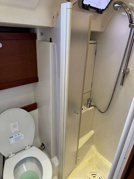 Beneteau Oceanis 50 - super seilbåt og hytte på vannet 15 of 15
