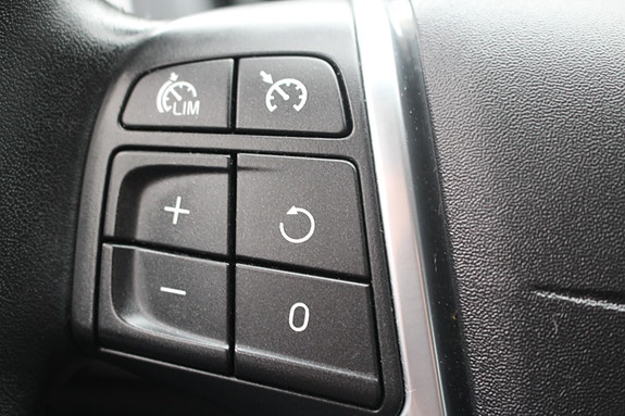 Volvo V40 12 of 20