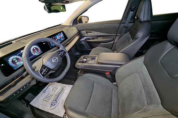 Nissan Ariya 7 of 30