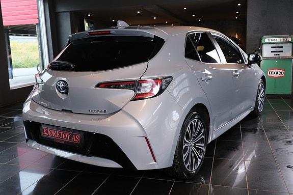 Toyota Corolla 3 of 5