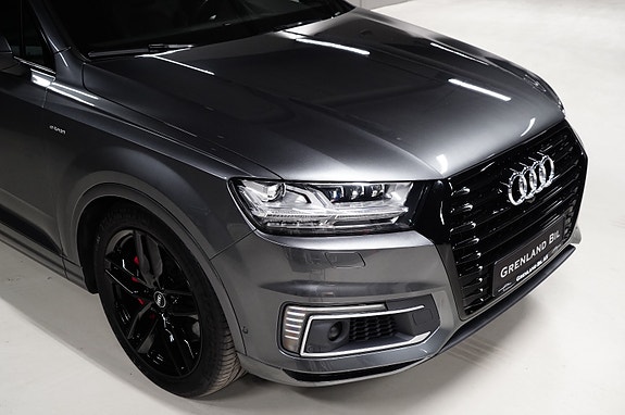 Audi Q7 3 of 5