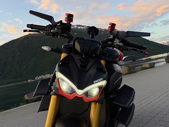 Ducati Streetfighter V4 SP2 11 of 12