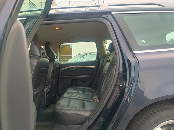 Volvo V70 8 of 30